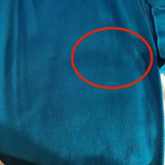 St. John knit collection, skirt has a small stain - Picture 5 of 8